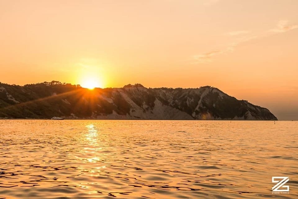 Sunset Boat Trip with Conero Funboat in Marina di Numana