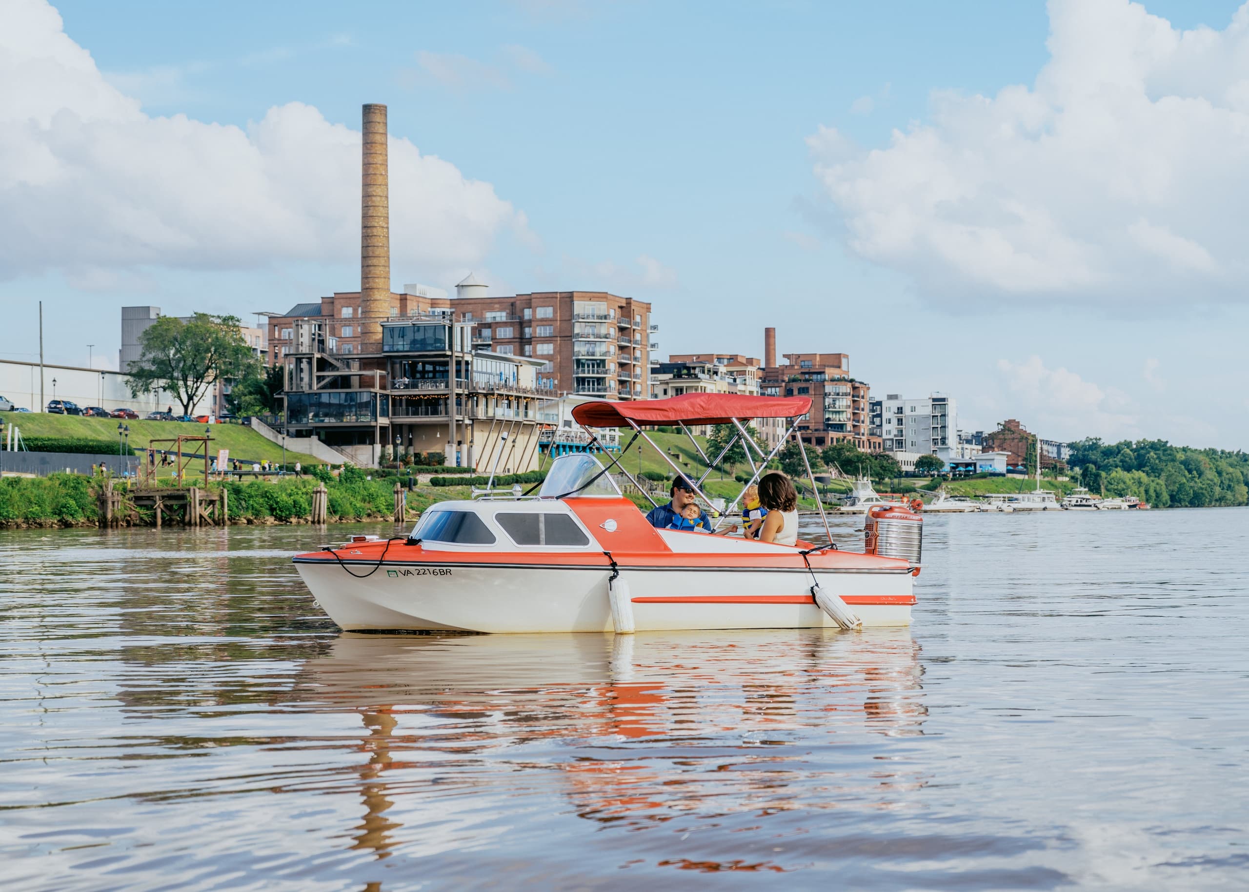 James River Retro Boat Rentals with Sea Suite Cruises RVA