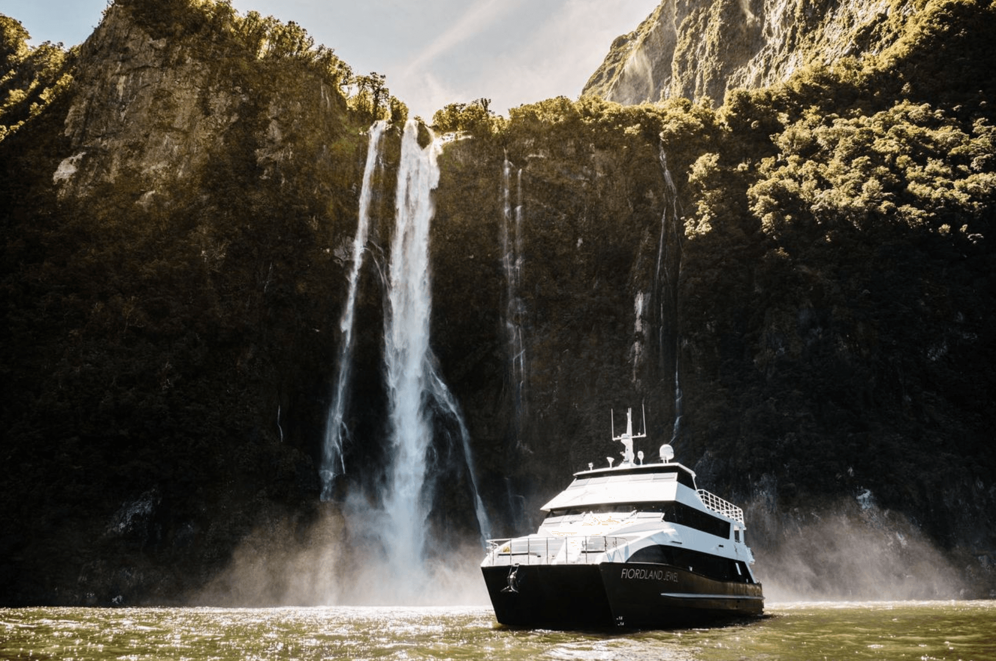 Milford Sound Luxury Lunch Cruise by Fiordland Discovery Ltd