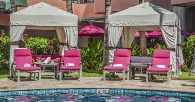 Private Malulani Pool Cabanas at Waikīkī Beach