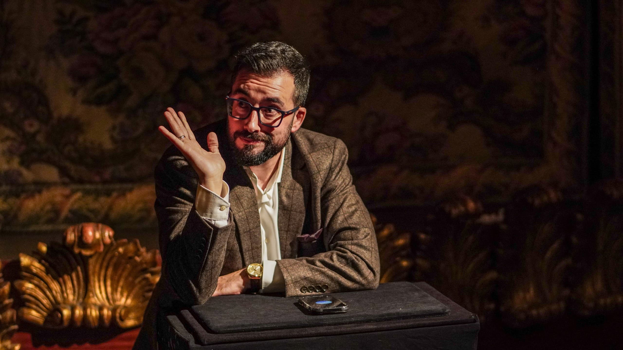 inside-la-cripta-magica-madrid-intimate-magic-show-delicias photo 1