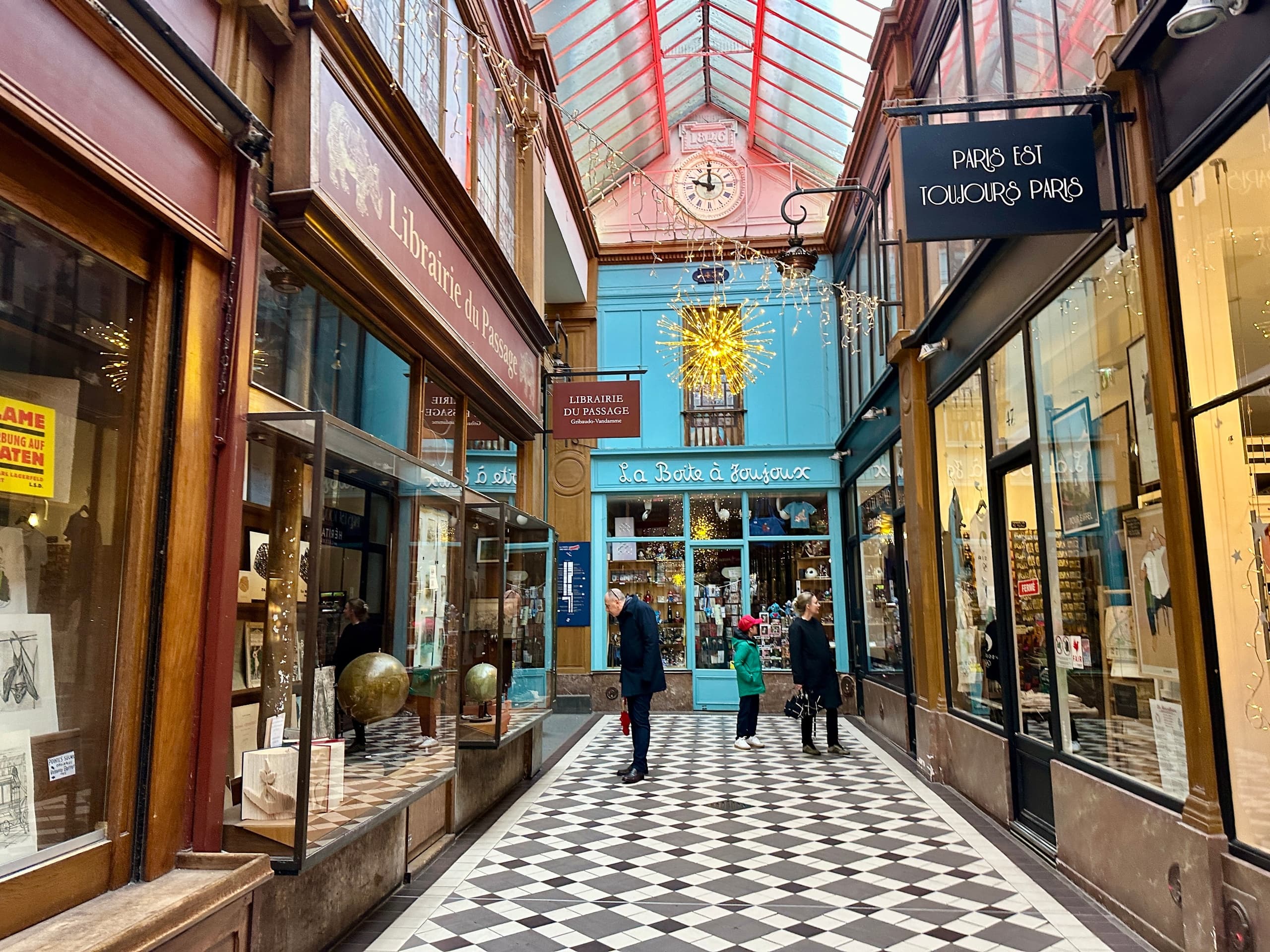 Historic Paris Passages Tour with HelpTourists