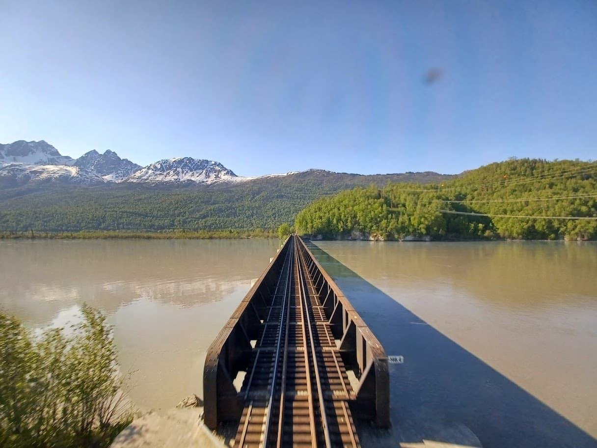 Denali 3-Day Luxury Pre-Cruise: Dome-Car Rail, Wildlife & Lodge Stays photo 2
