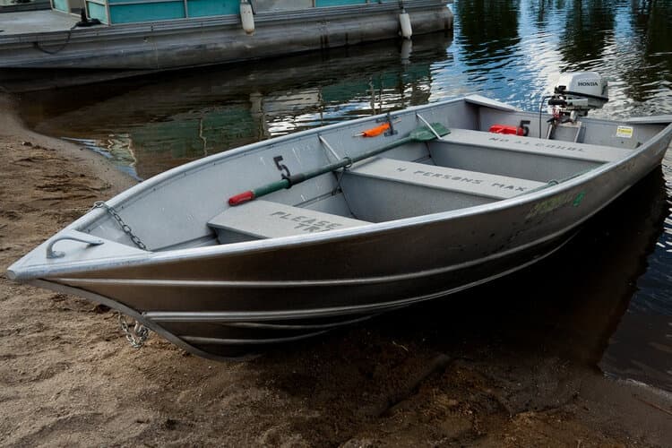 Motor Boat Adventures at Lake Hemet in Mountain Center