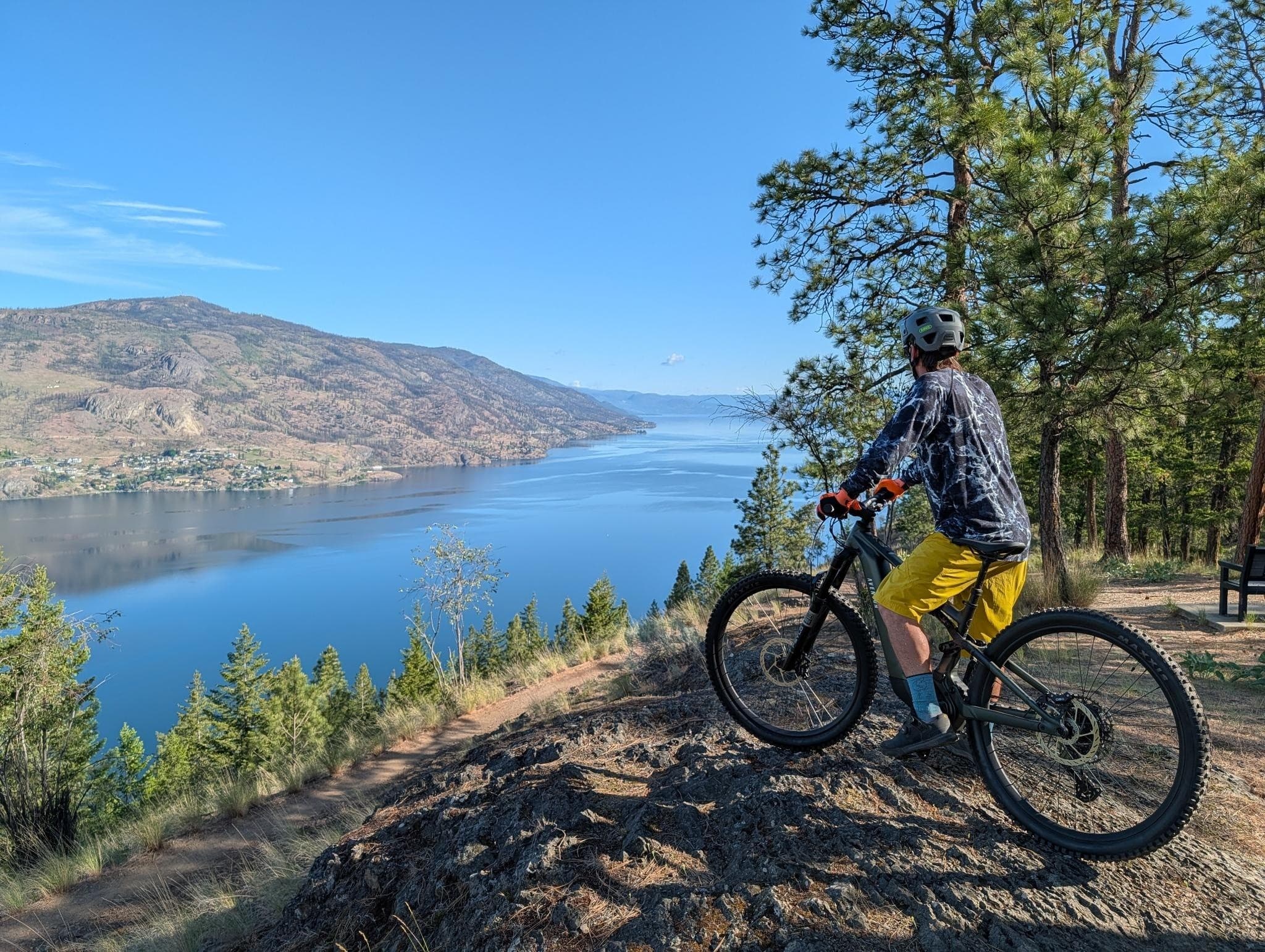 Morning E-MTB on Knox Mountain: Guided Kelowna E-Bike Tour with Coffee