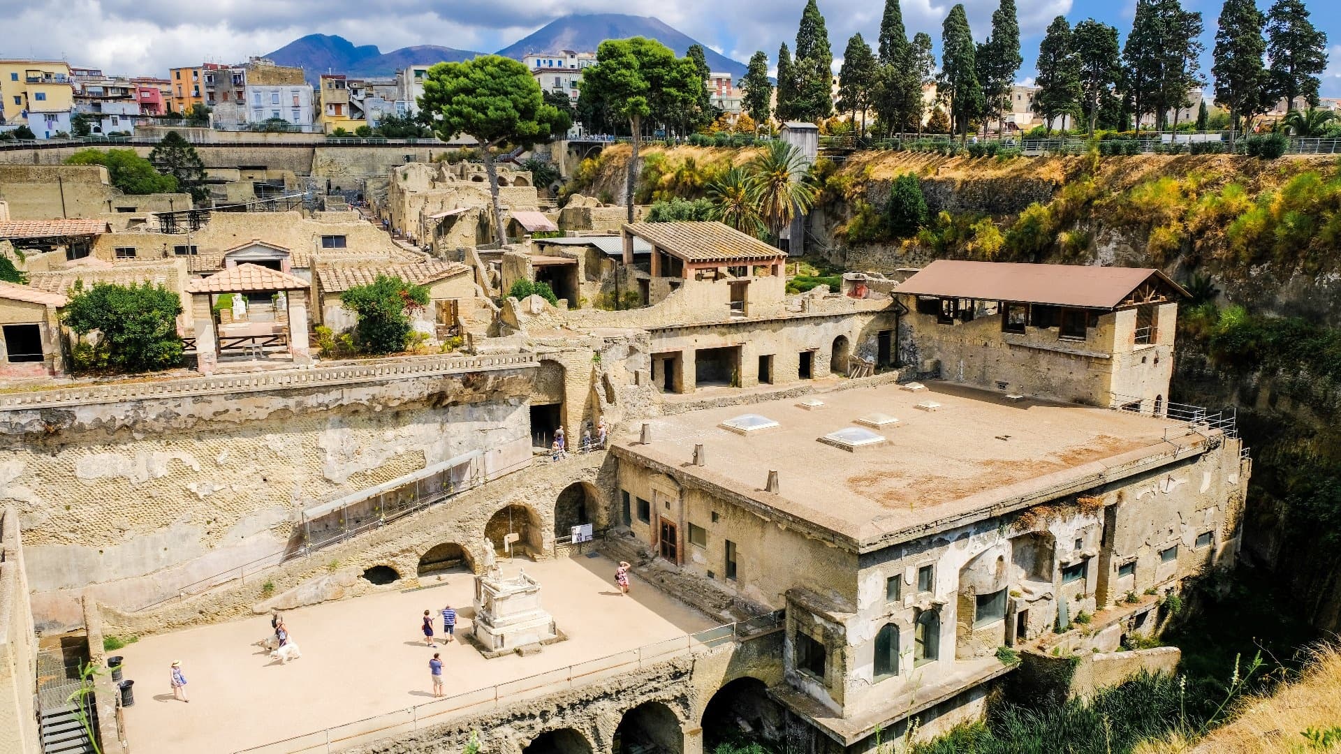 Land Adventures: Vesuvio & Herculaneum Day Trip with Discover South Napoli
