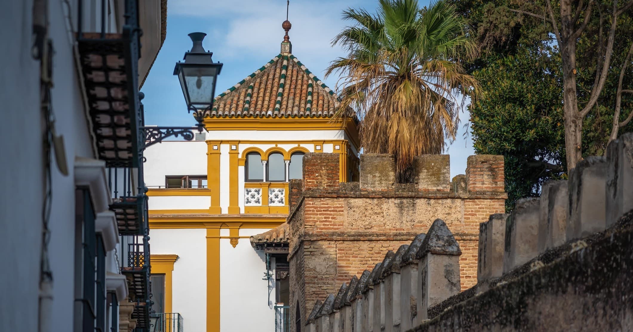 Explore Sevilla’s Barrio de Santa Cruz: A Free Walking Tour Through History and Culture