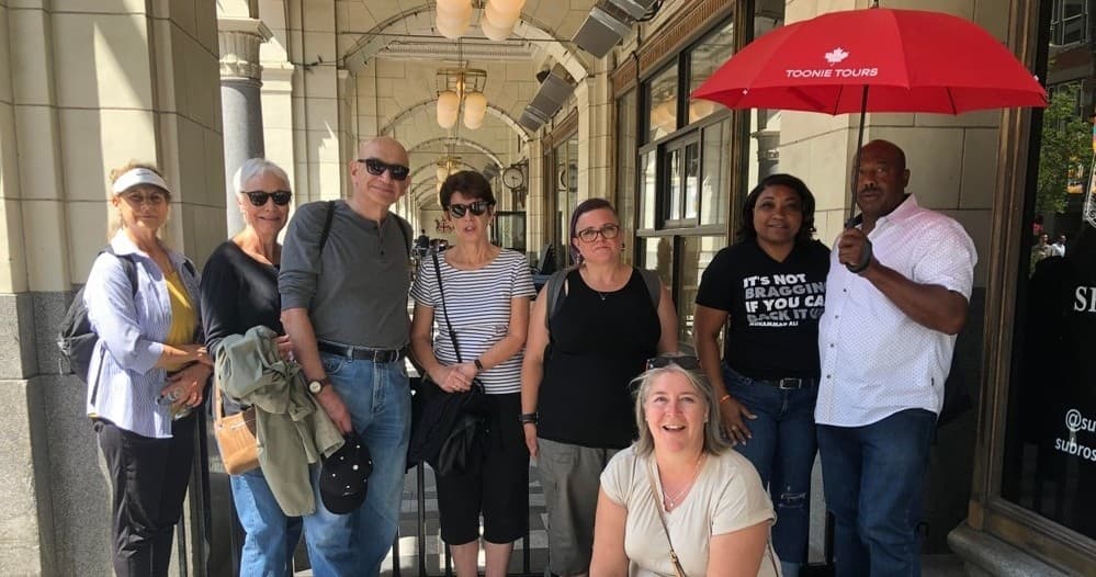 Toronto City Landmarks with Toonie Tours Ontario/Quebec