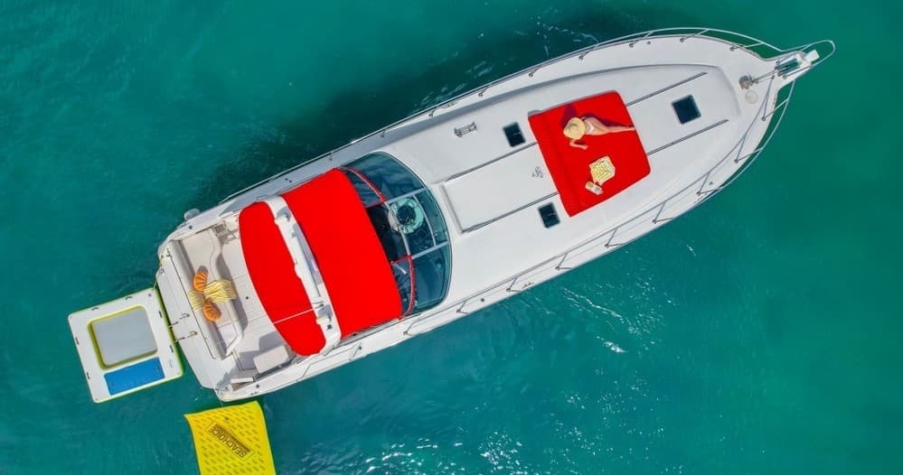 Miami Yacht Charter on "Stocks And Blondes" with Horizon Yacht Rentals