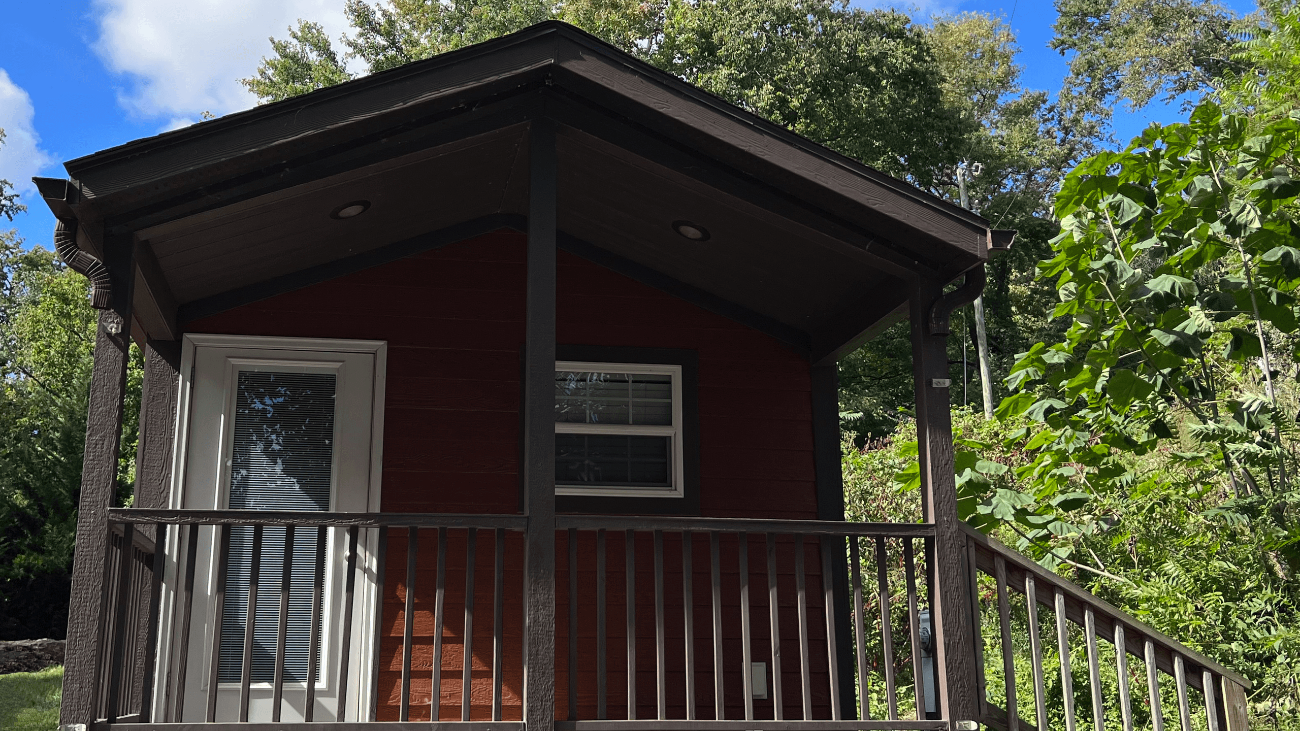 Experience Harpers Ferry: Cozy Clifftop Cabin Getaway with River Views and Adventure