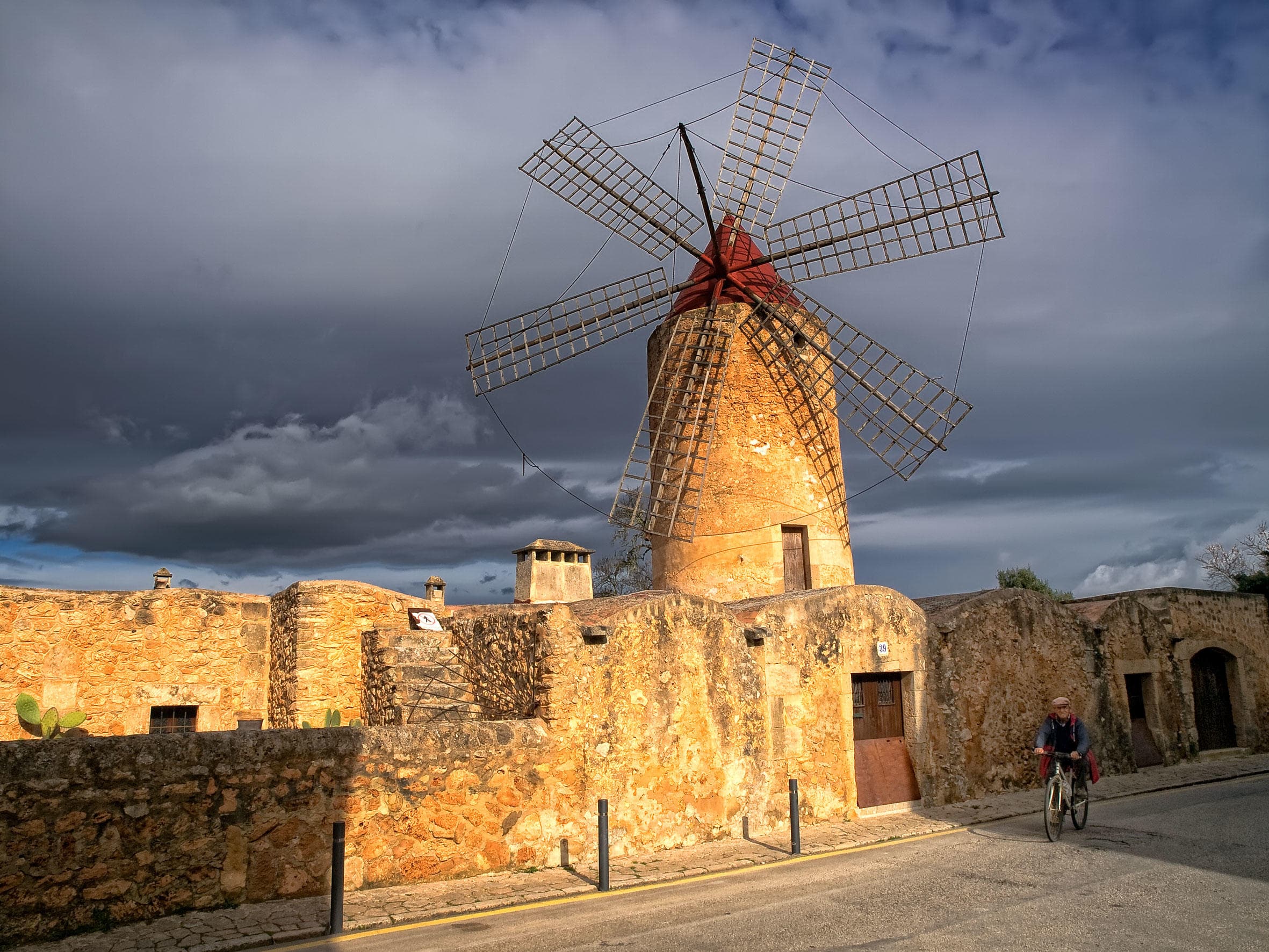 Cultural Land Adventure: Molinos & Pueblos with Mallorca Tours