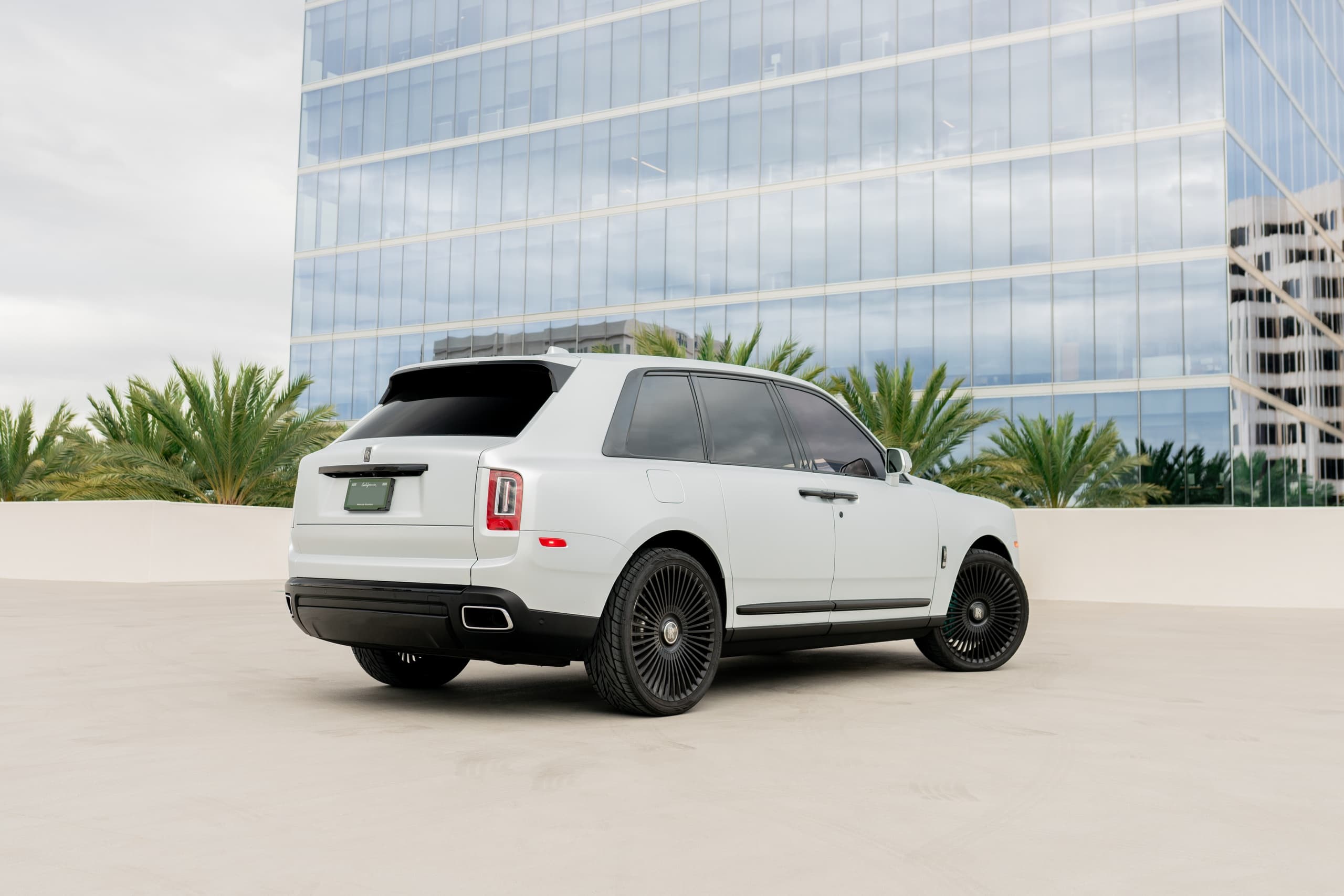Coastline Cruise: White Rolls Royce Cullinan Rentals in Huntington Beach photo 4