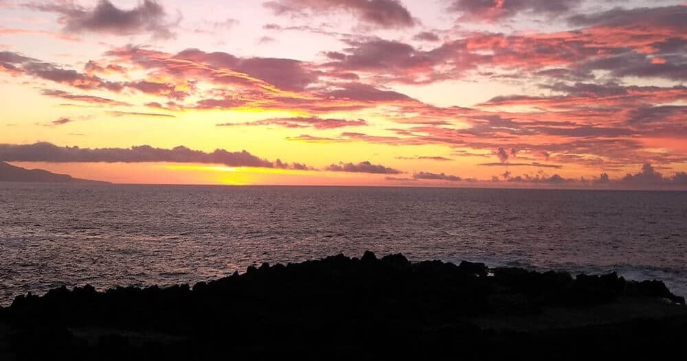Sunset Over Faial: Jeep Tour and Tasting Dinner on Pico's Vinha Landscape
