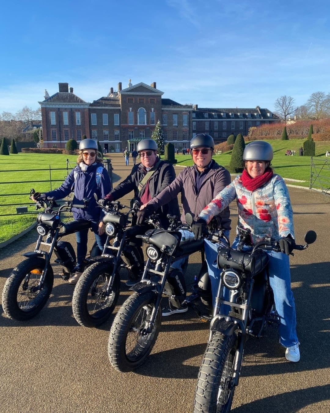Roll Through Royal London: Immersive 3-Hour E-Bike Tour with Historic Artefacts photo 1