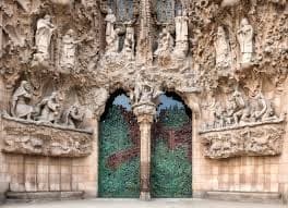 Sagrada Familia Exterior Tour: Decoding Gaudí’s Facades and Towers photo 3