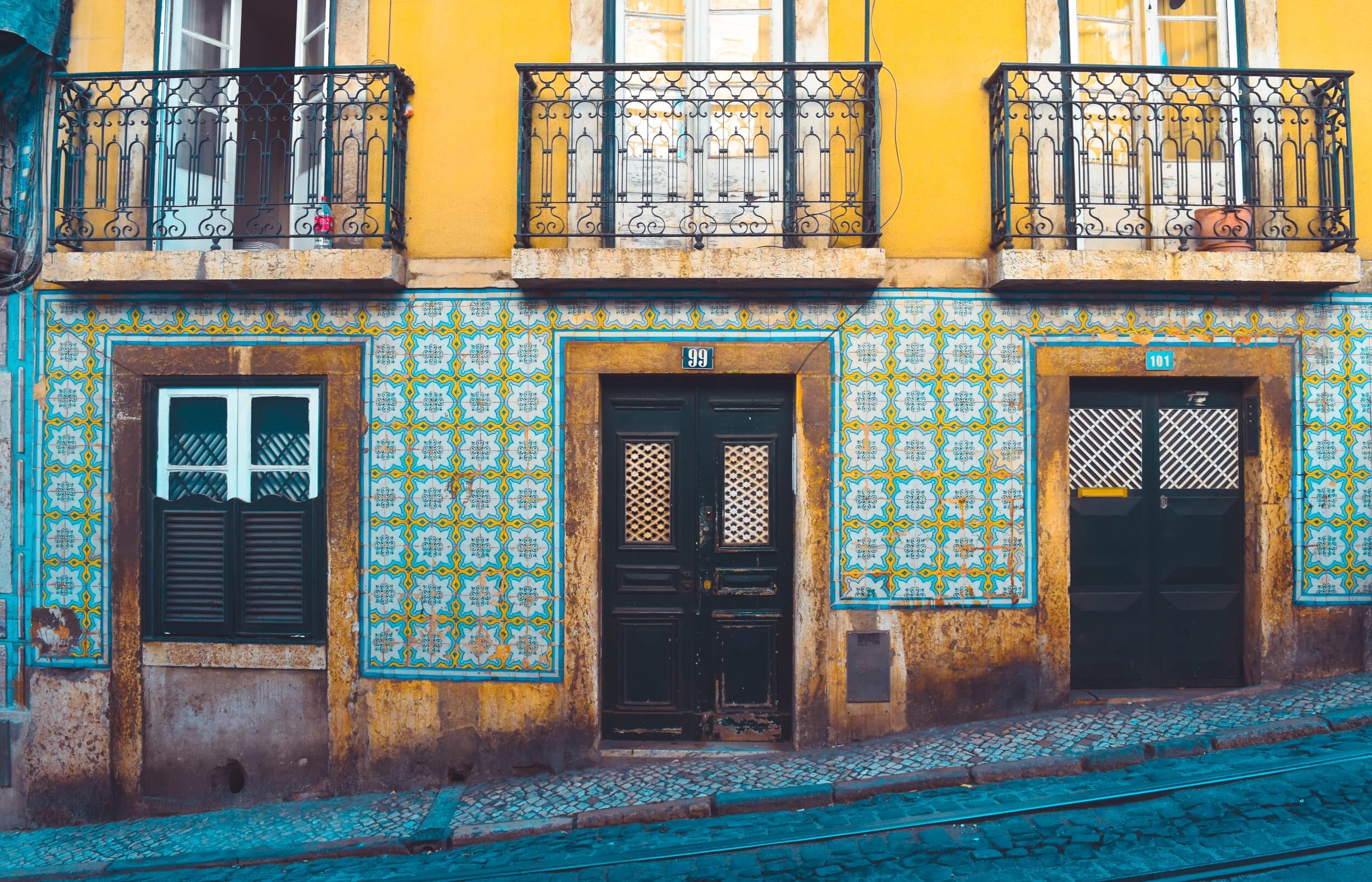 Historic Alfama Tour by Blockchain Tours in Lisbon