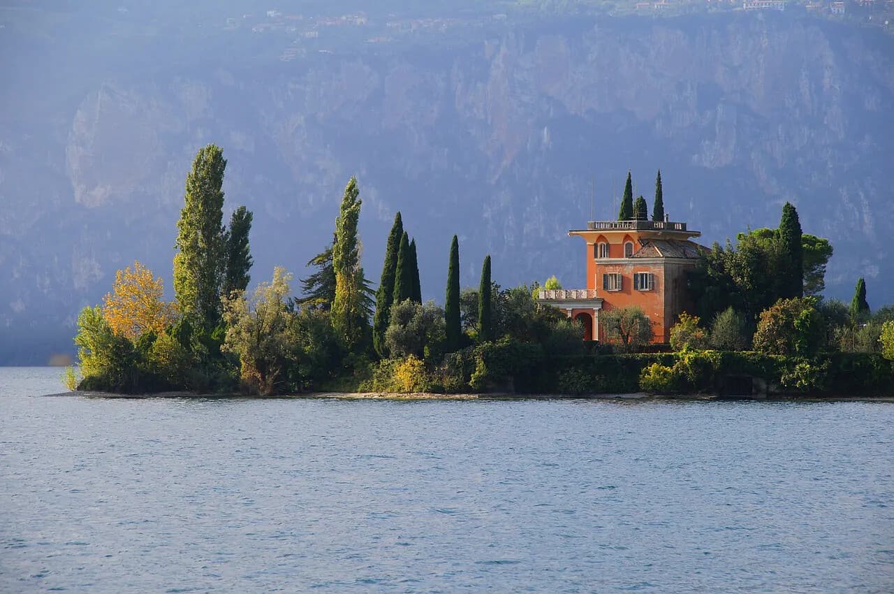 Lake Garda Day Trip from Milan — Desenzano, Sirmione & Castello Scaligero photo 1