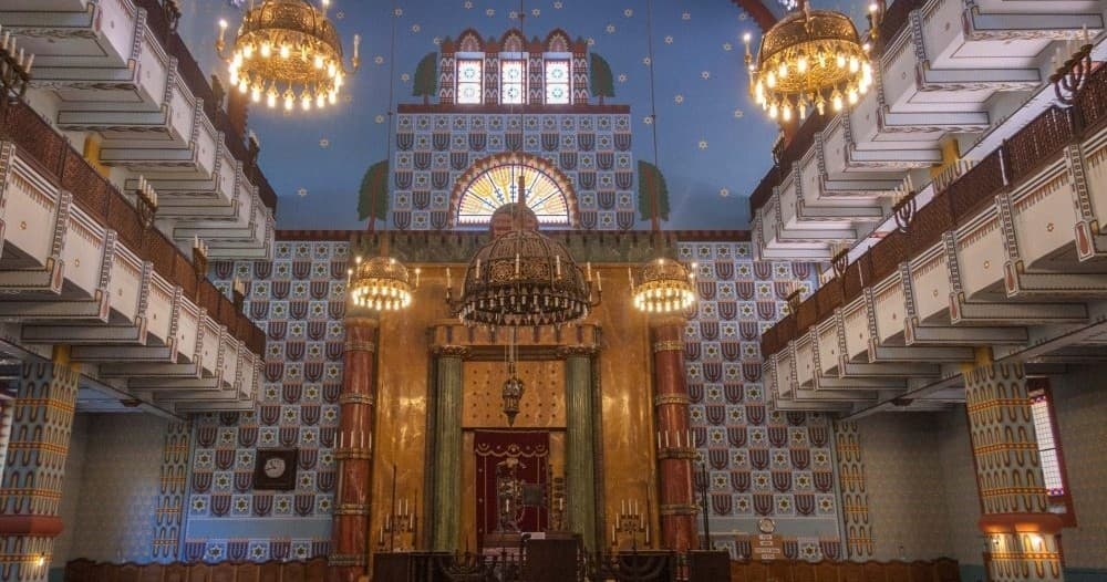 Urban Walking Tour of Budapest's Jewish Quarter with Behind Budapest Tours