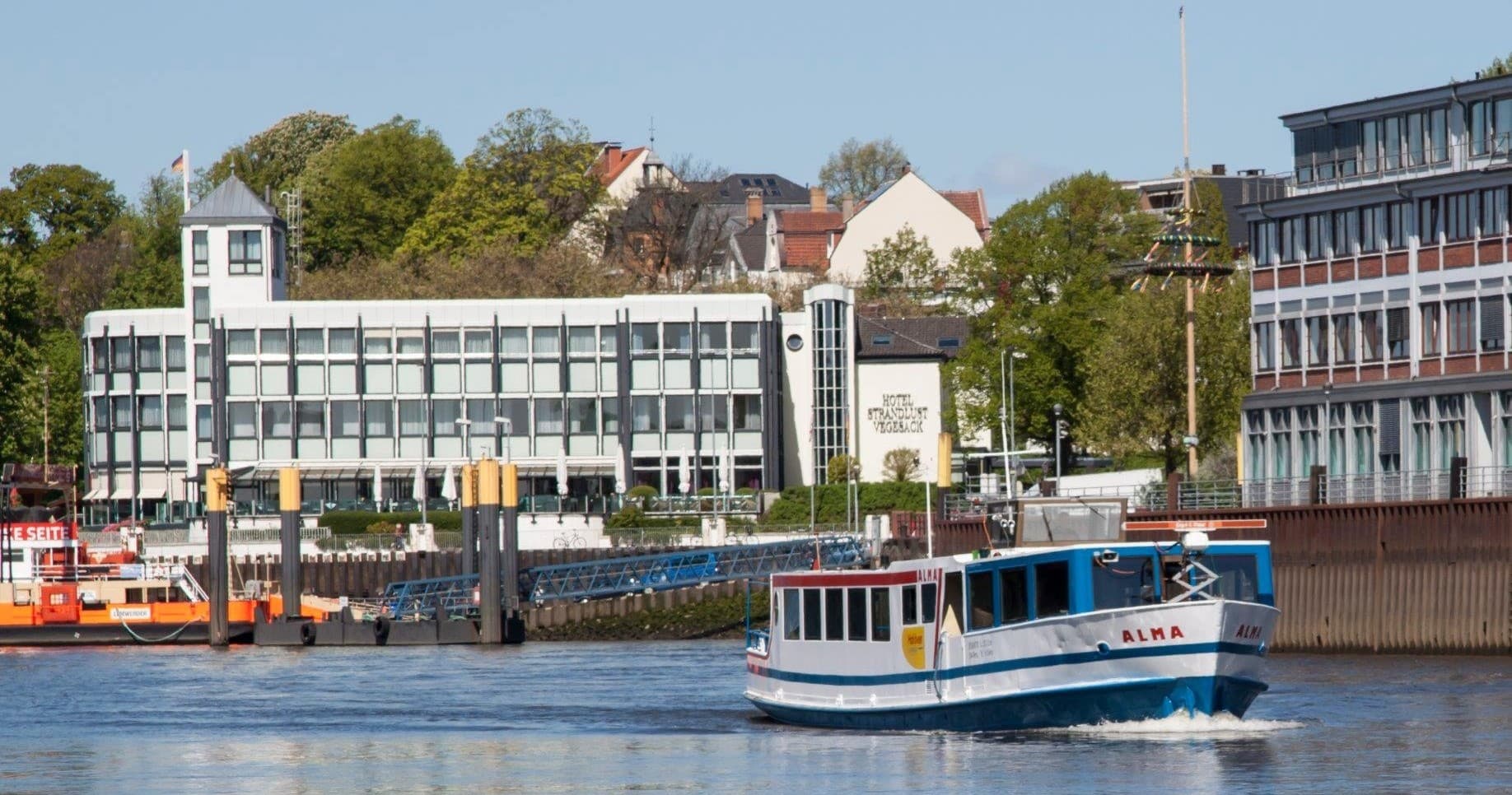 Watercraft Tour: Blumenthal to Pier2/Waterfront with Hal Över
