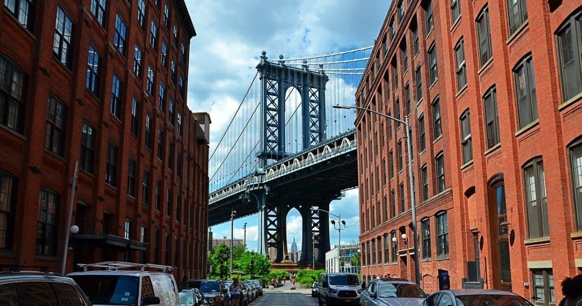 Dumbo & Brooklyn Bridge Walk with Guided NYC