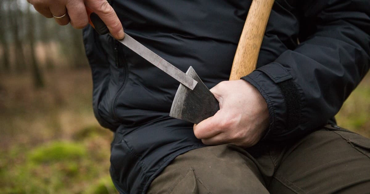 Master Knife and Axe Sharpening in Loosdrecht: Slijpen van bijl en mes Workshop