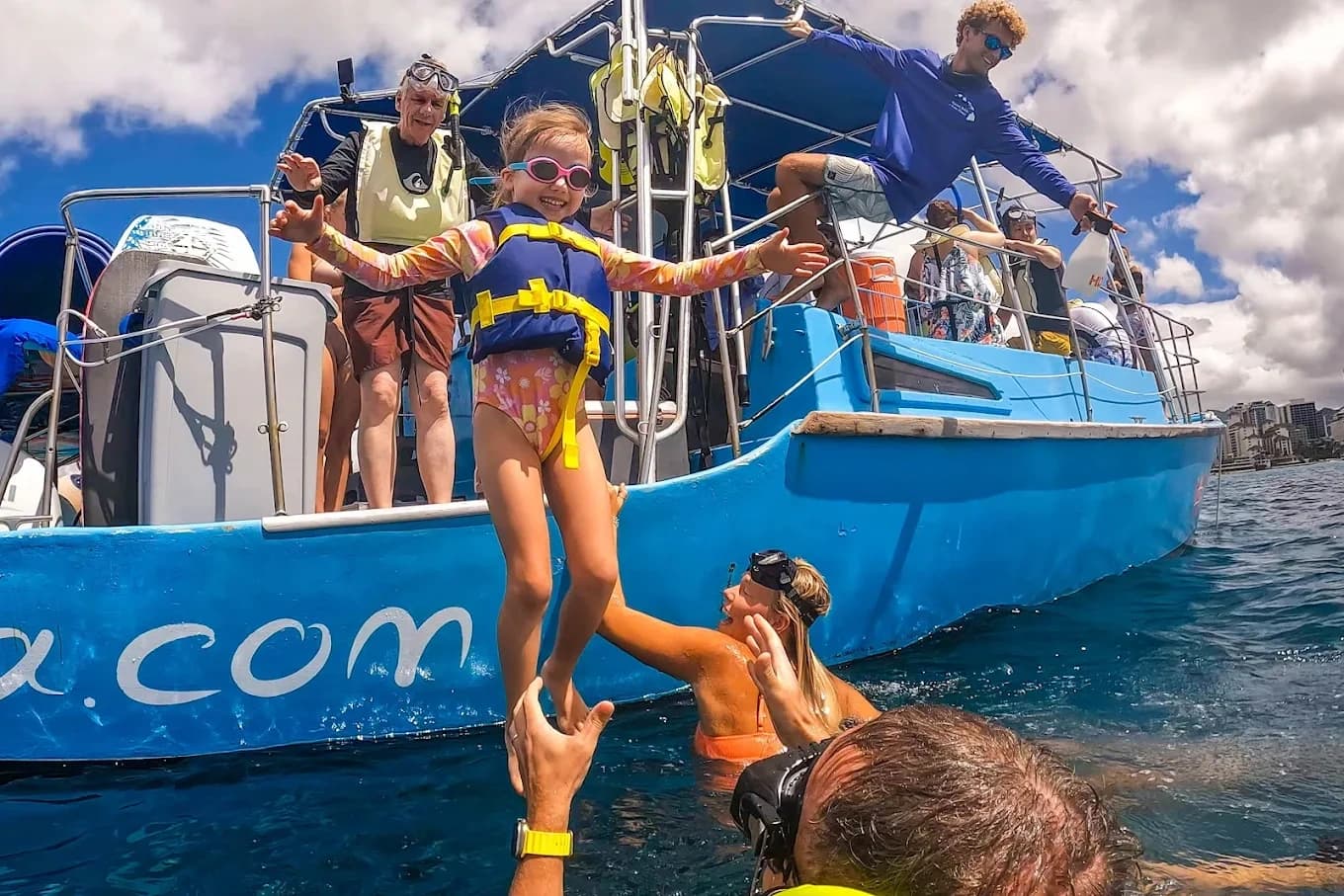Snorkel with Hawaiian Green Sea Turtles at Waikiki's Turtle Canyon