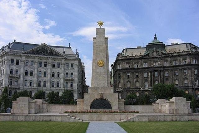 Historical Walking Tour in Budapest: Life under Communism
