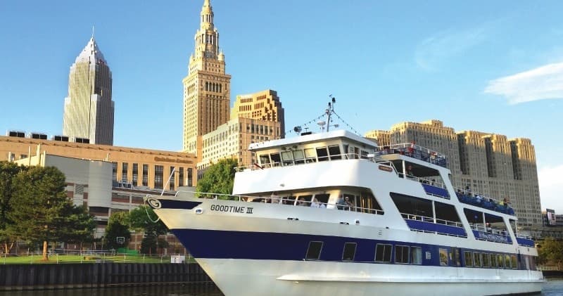 Water Activities at Goodtime III: Chicago's Best Sightseeing Cruise