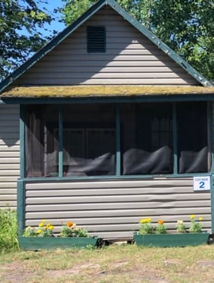 Riverbay Adventure Inn’s Twilight Cottage Retreat