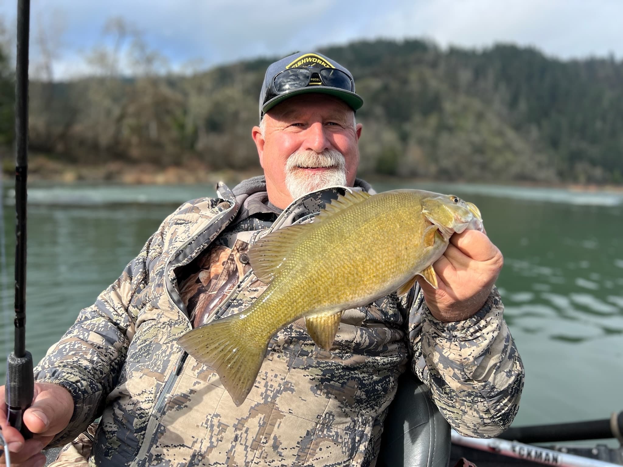 Umpqua Valley Smallmouth Bass & Salmon Day Trip: Guided Fishing from Roseburg