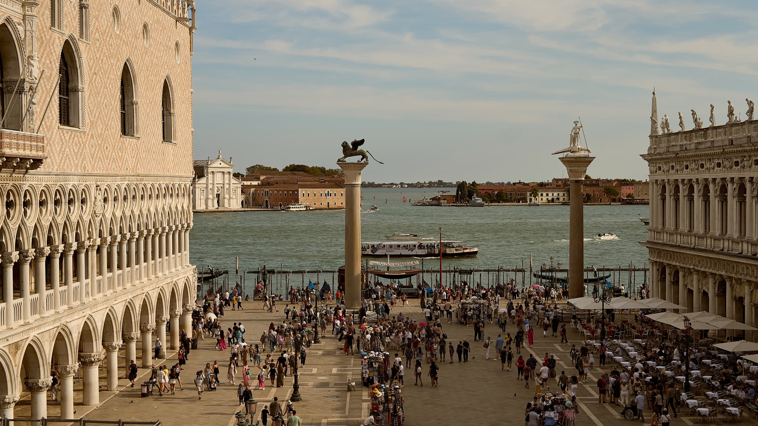 Venice Highlights: Walking tour with Gondola ride, Doge's Palace and St' Mark's basilica guided tour photo 1