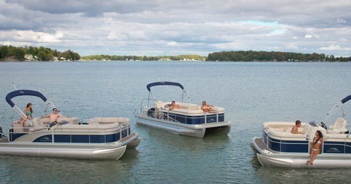 20' Bennington Pontoon Rental in Green Lake, Wisconsin