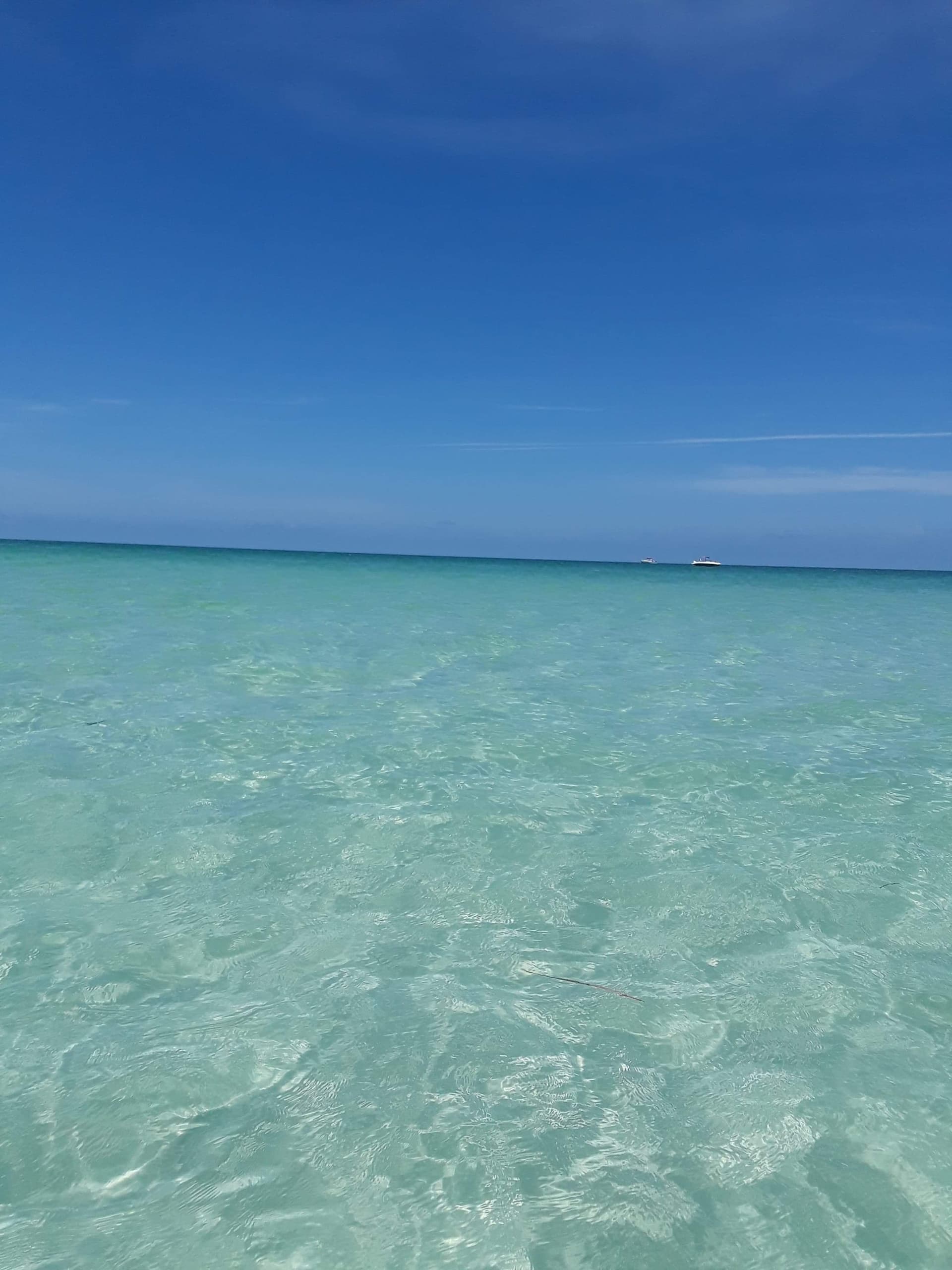 Clear turquoise shallow ocean at Clearwater Beach, perfect swim