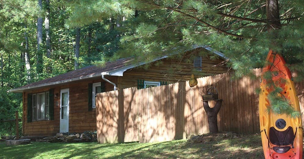 Rivers Edge Rustic Cabin Getaway in Rockbridge, Ohio