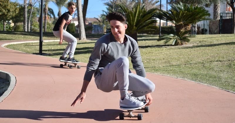 Surf-Skate Rentals in El Campello: Carver Skateboard Hire & Training