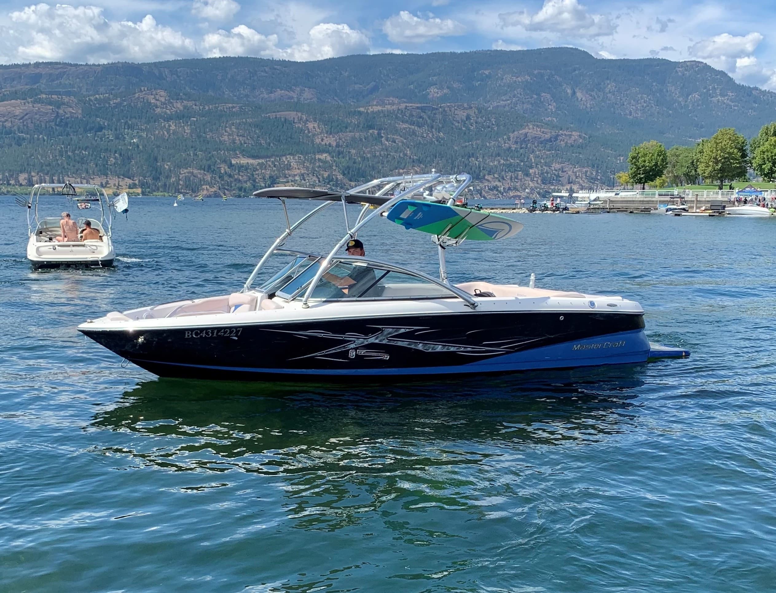 Experience Water Adventures Aboard the 22.5′ Glastron Speed Boat in Kelowna