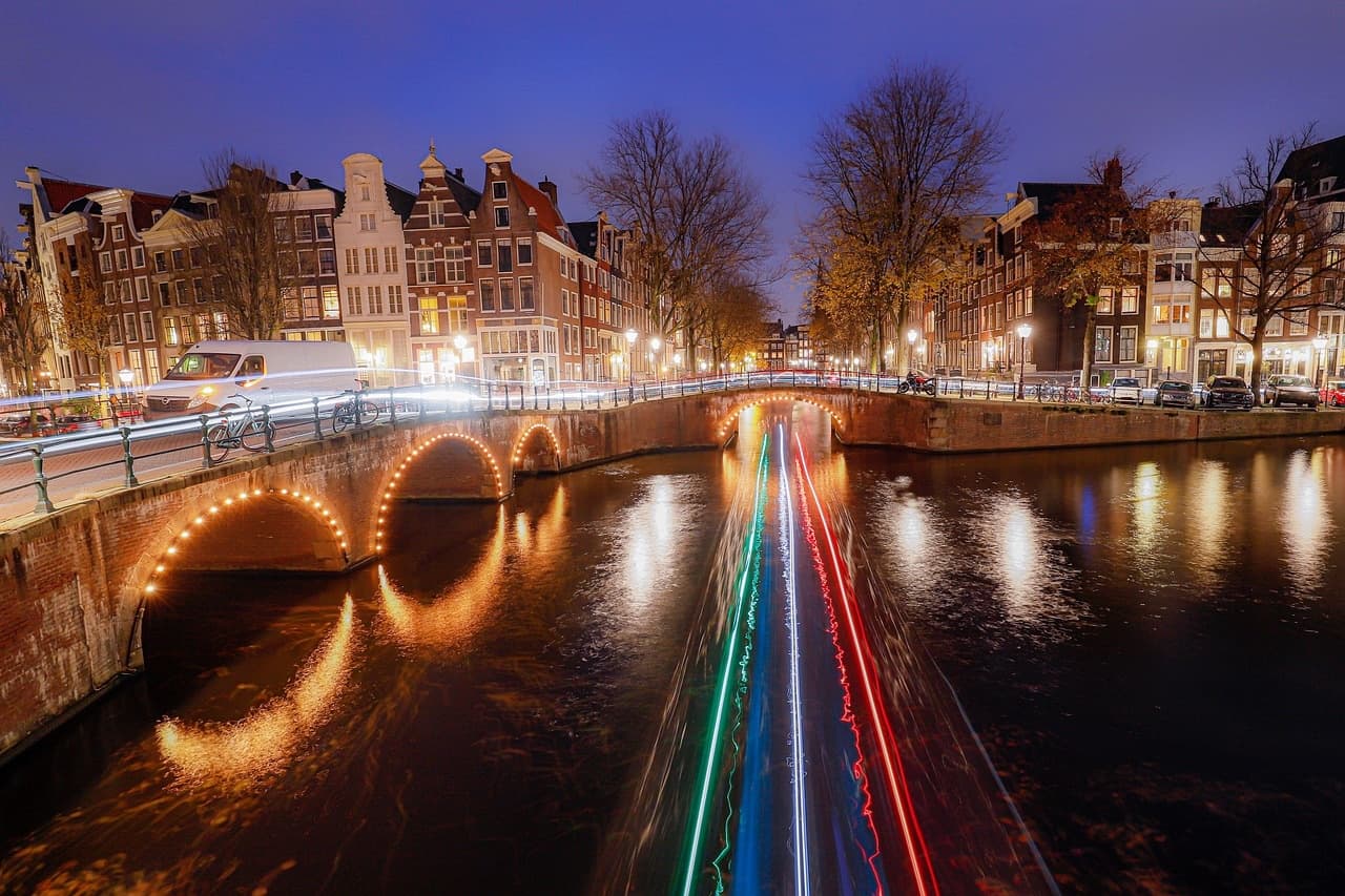 Discover Amsterdam’s Secrets: A Personalized Highlights Walking Tour