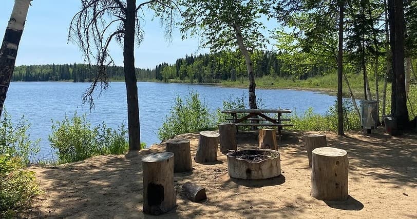 Immersion culturelle Autochtone: Innu River Walk and Musée Ilnu Experience near Roberval