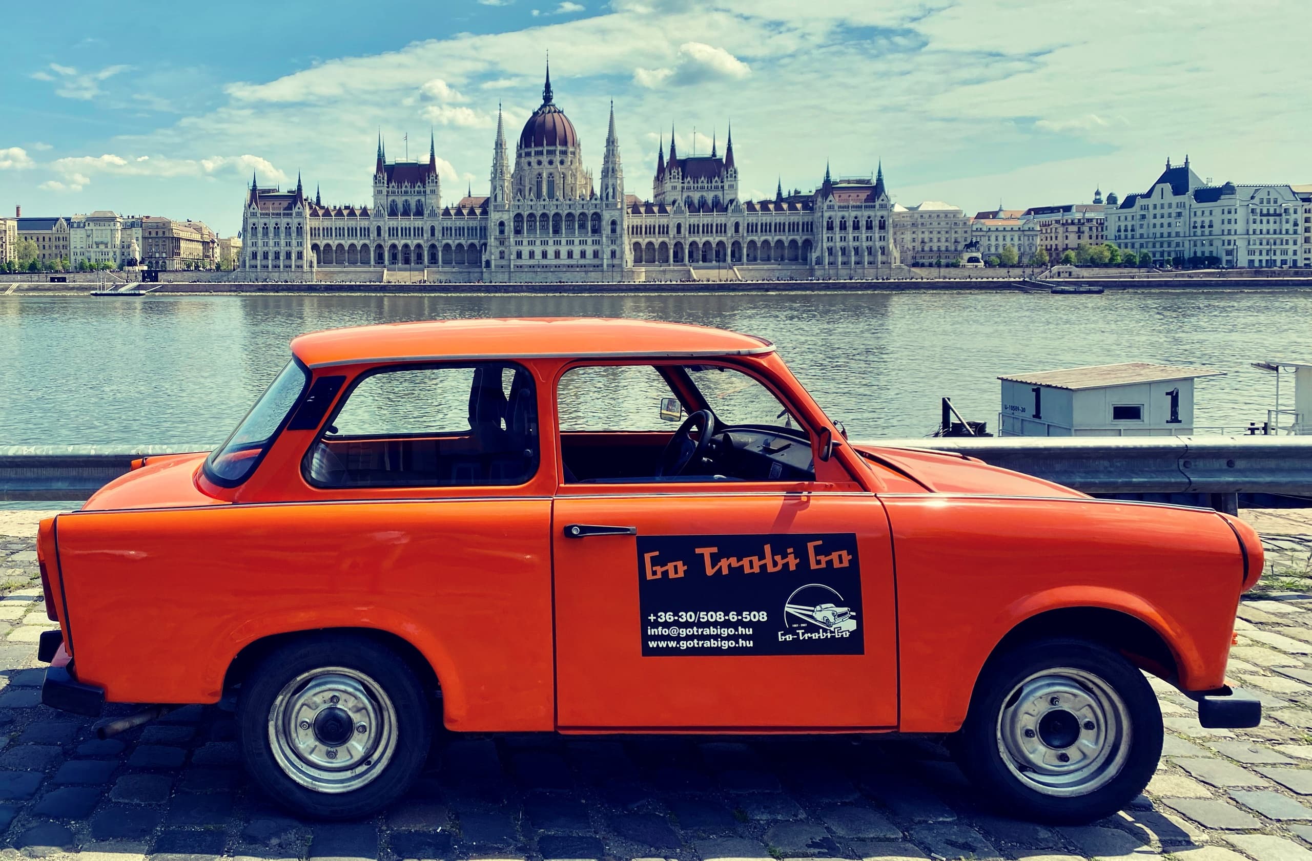 Outdoor City Tour with Classic Sightseeing in Budapest
