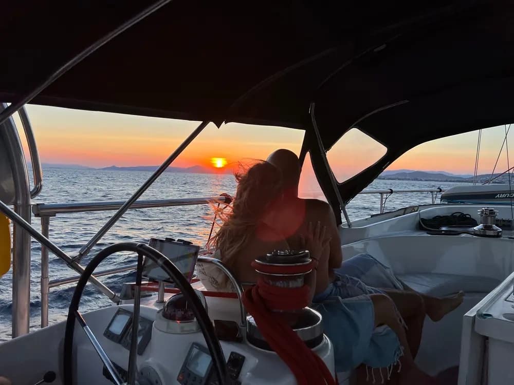 Private Sunset Cruise on the Athenian Riviera: Yacht Dinner & Swim from Kallithea
