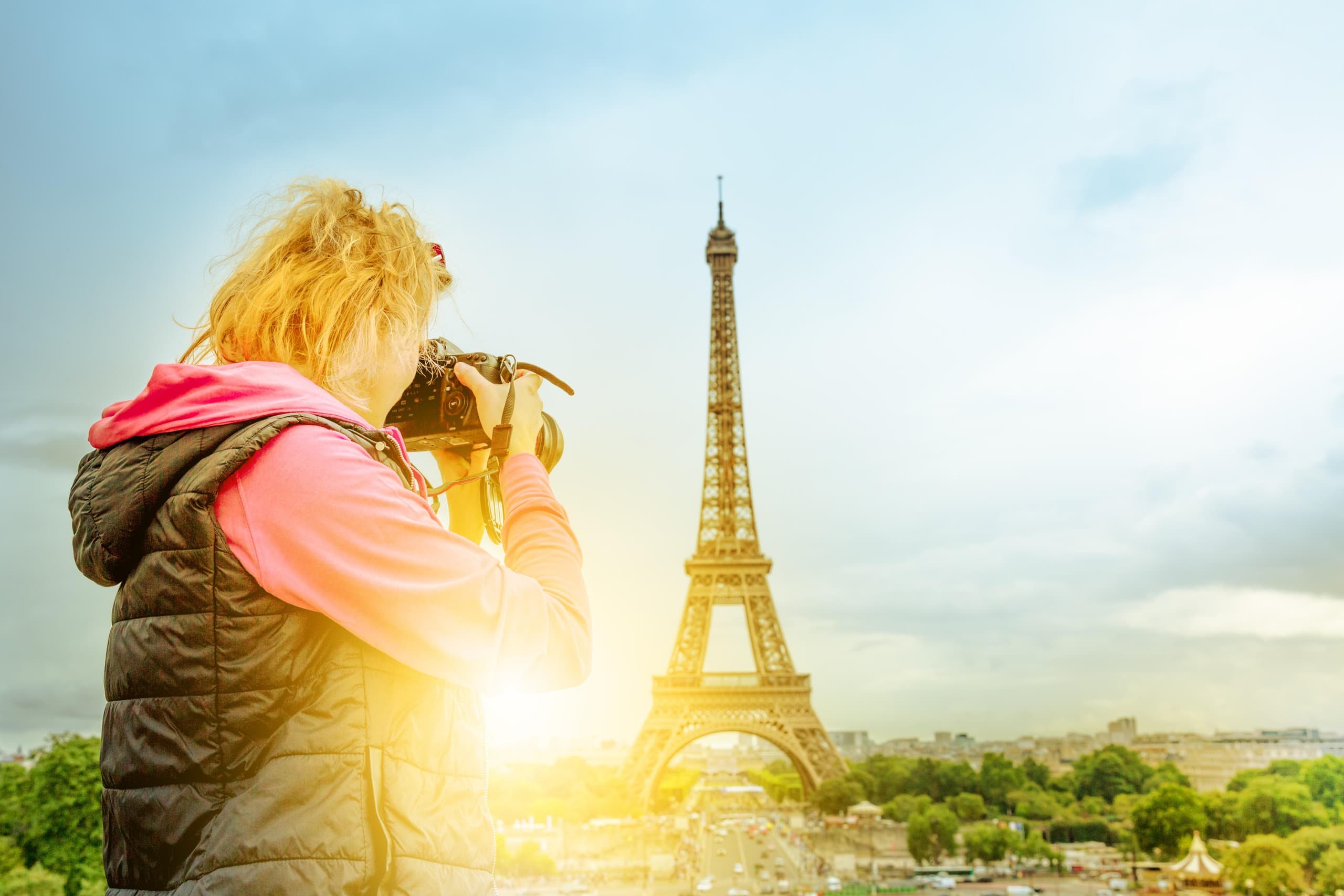 Eiffel Tower Photoshoot and Seine River Cruise: Picture-Perfect Paris in Two Hours