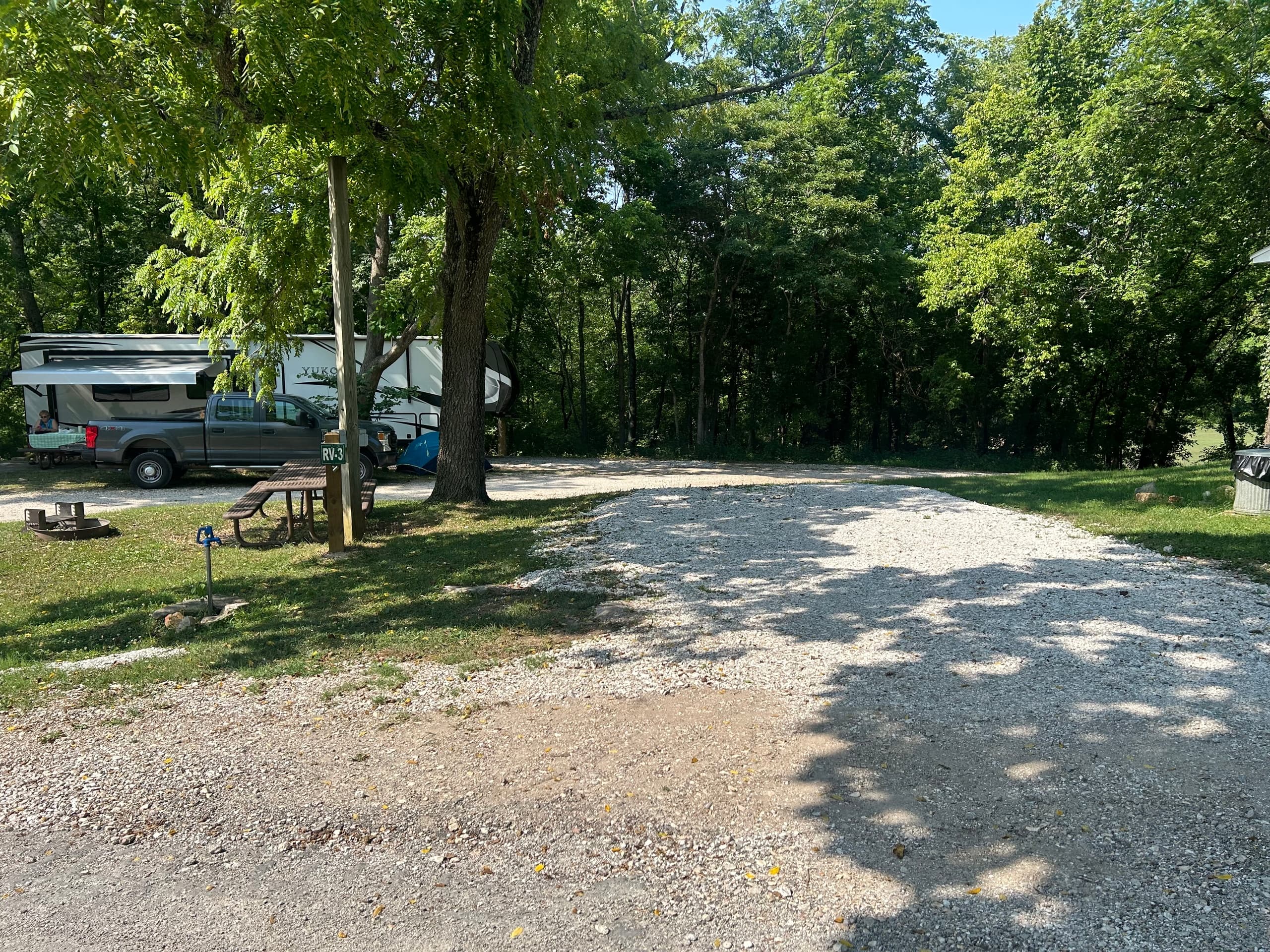RV Site Relaxation at Eureka Springs Parks and Recreation