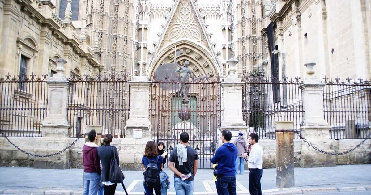 Historic Cathedral Tour & Giralda Tower Climb in Sevilla