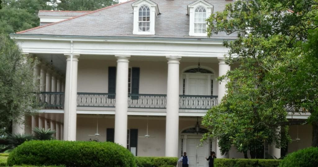 Historical Land Tour with Crescent City Tours & Transportation