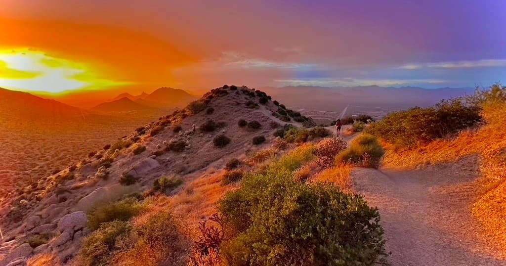 Sunset Guided Hike with Mad Desert Trekking in Scottsdale