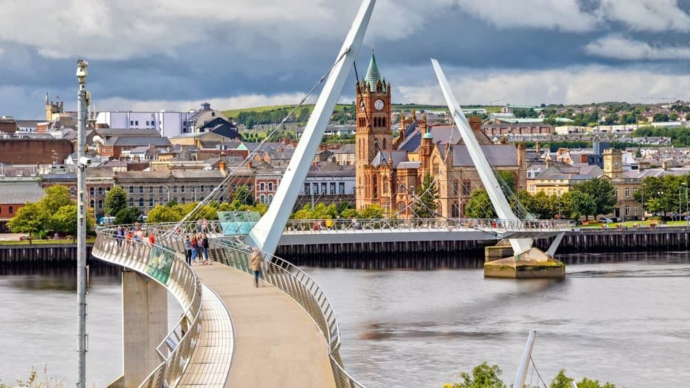 Land Adventures with Wee Tours NI: Giants Causeway & Derry