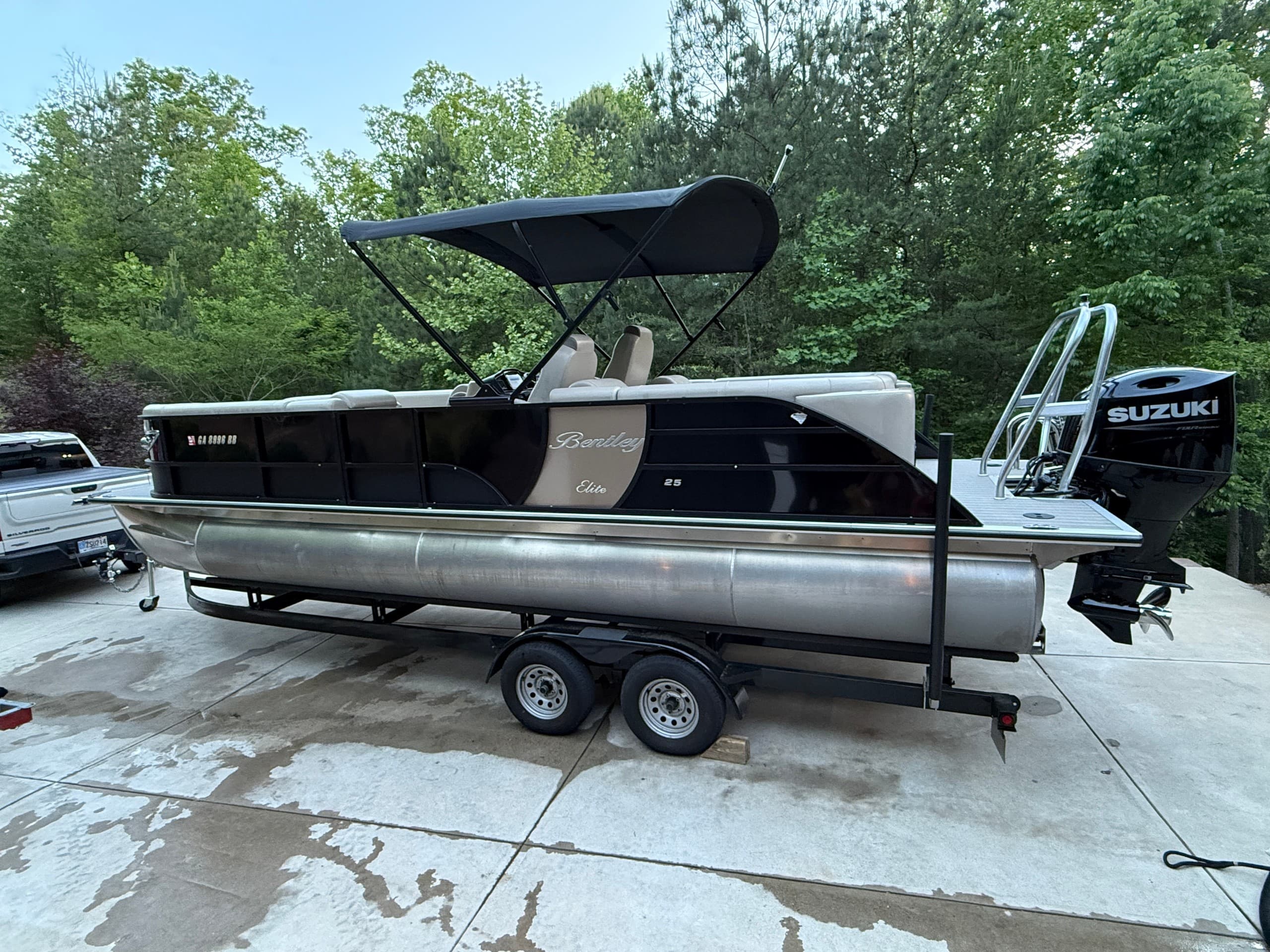 Bentley Admiral Elite 25ft: Luxury Boat Rental Near Dawsonville, GA