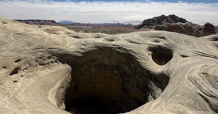 Paddle to the Wahweap Teacups: Lake Powell Kayak & Sandstone Hike
