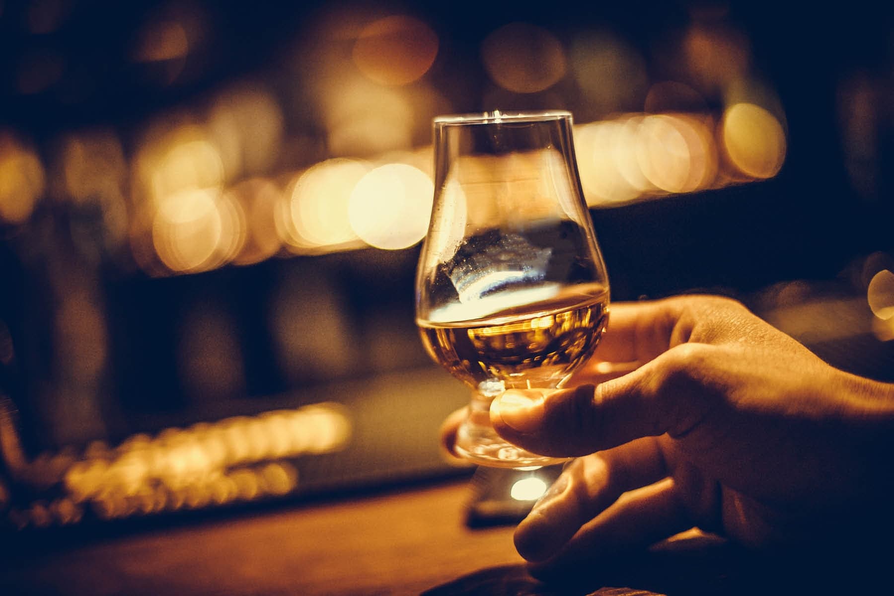 Discover Köln-Nippes: Sparkling Wine & White Wine Tasting Experience