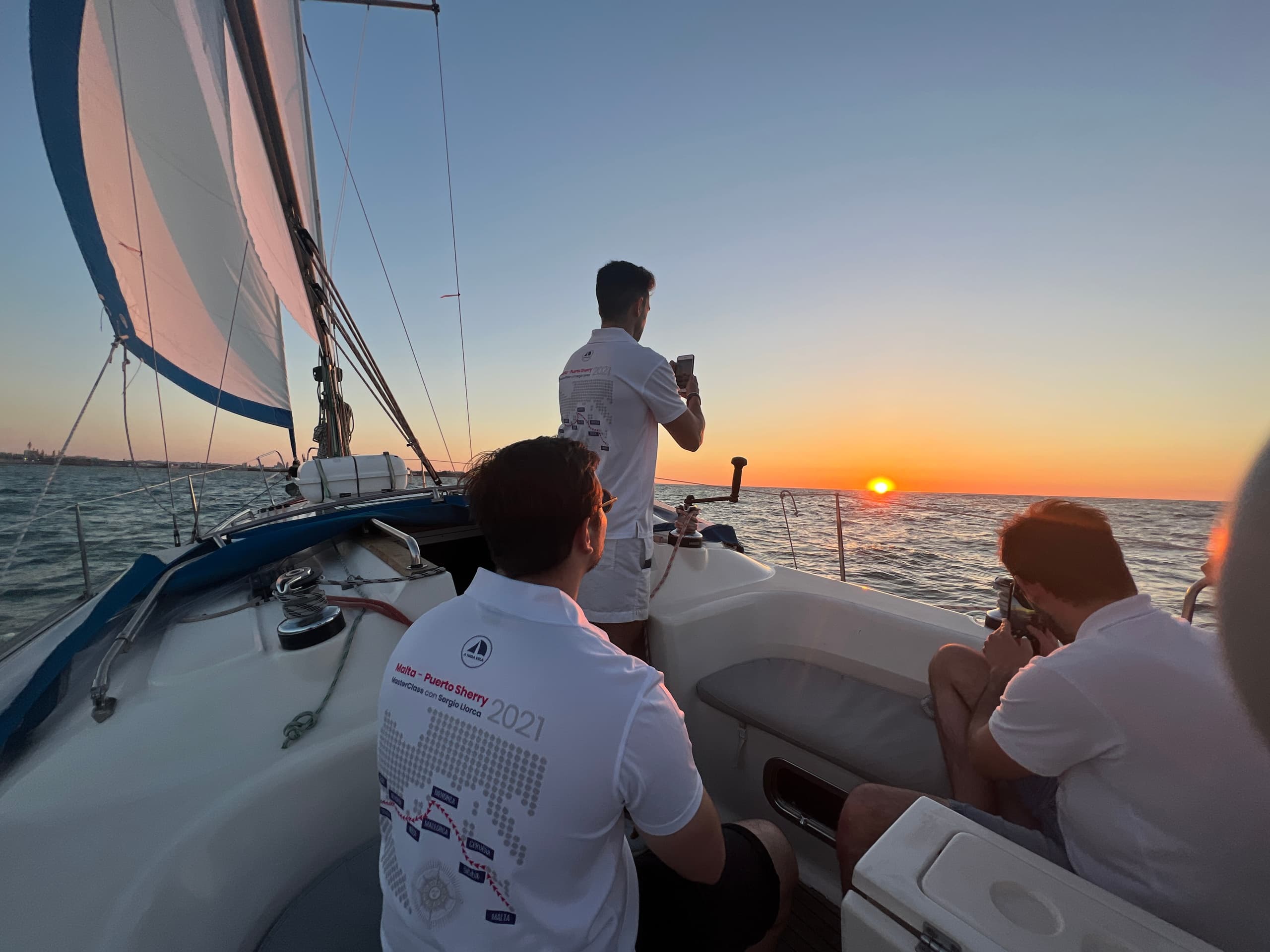 Sunset Sail in Cádiz: Two-Hour Atardecer en Velero Experience